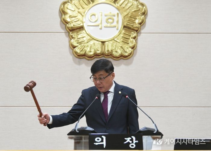 윤창철 의장이 제386회 임시회 제2차 본회의를 주재하고 있다.