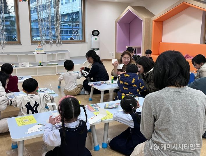 ‘가족의 시간들’및 부모와 자녀가 함께하는 연계 책놀이 운영