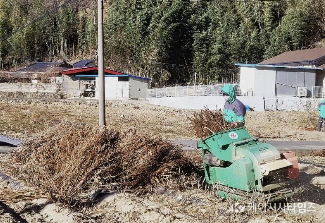 산청군, 영농부산물 찾아가는 파쇄지원 사업 추진