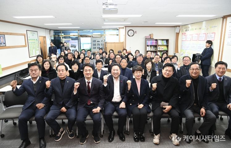 달성군새마을회 정기총회 사진(29일 개최한 달성군새마을회 대의원 정기총회 단체사진)