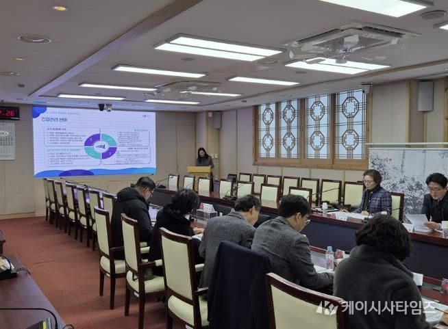 지난 28일, 신안군 통합지원협의체 회의를 개최했다.