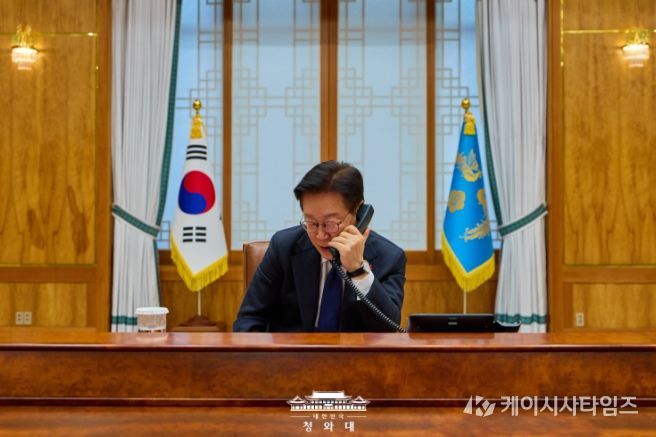 '또 럼' 베트남 당서기장 연임 축하 통화(청와대)