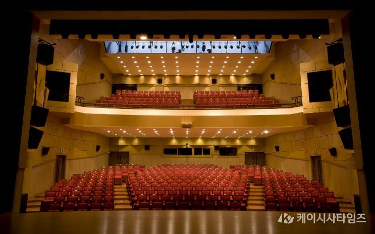 봉산문화회관, 국비 2억6천만 원 확보…2026년 연극·뮤지컬 중심극장 도약(봉산문화회관 가온홀)