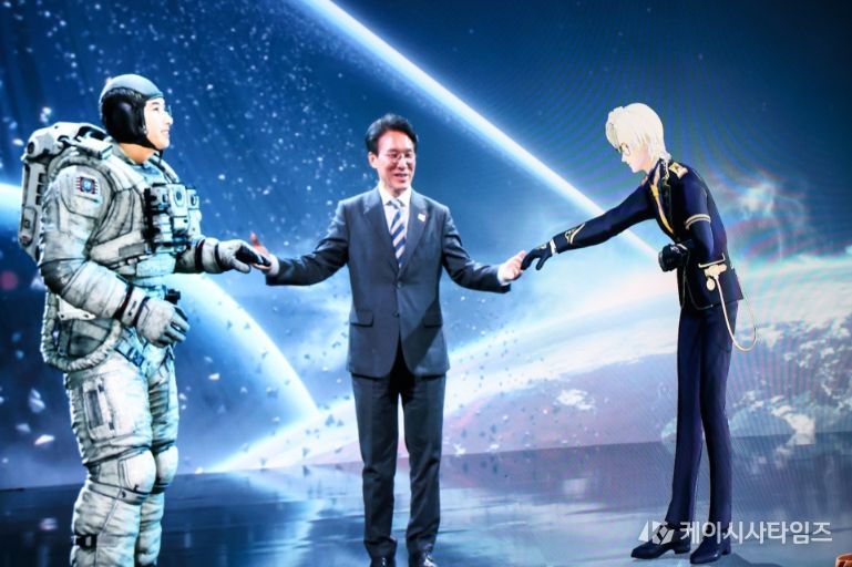 김민석 국무총리가 4일 문화콘텐츠 현장 방문의 일환으로 경기도 성남시 분당구 네이버 1784를 방문, 시설을 둘러보고 현장 간담회를 주재하고 있다.