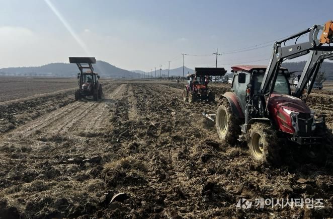 영암군 우렁이 피해 예방 논 깊이갈이 시연회