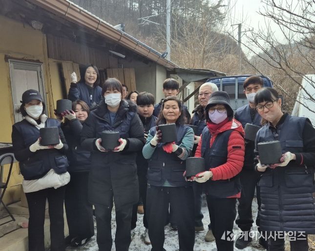 영월군종합사회복지관, 소소카페와 ‘사랑의 연탄 나눔 활동’
