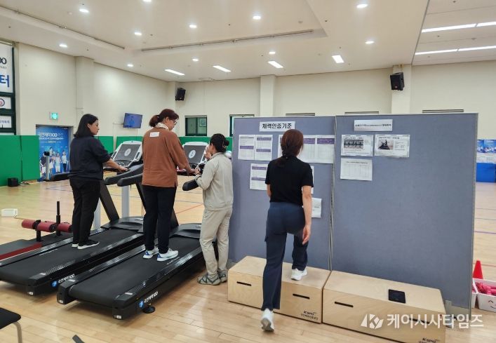 영주시보건소는 2026년 모바일헬스케어사업 참여자를 대상으로 6개월간 맞춤형 건강상담과 교육을 제공한다.