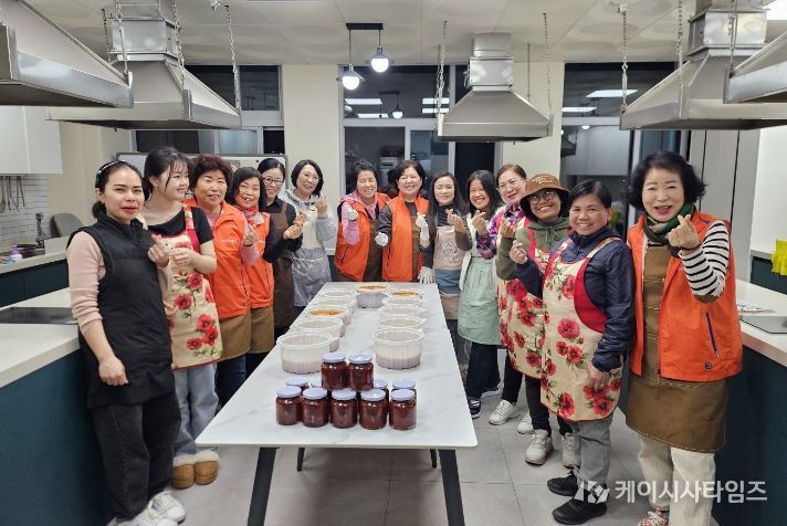 2025년 한국문화체험 프로그램(조리 완료 후)단체사진