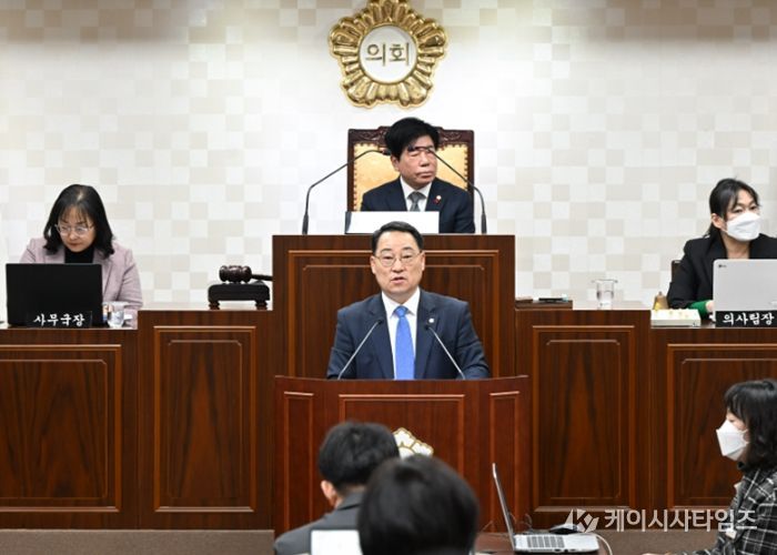 해운대구의회 이상곤 의원이 제291회 임시회 2차 본회의에서 5분 발언을 하고 있다.