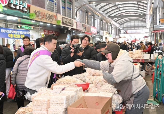 “명절 장 보기 가까운 전통시장·상점가에서”…중구, 설맞이 장보기 행사 진행(태화시장)