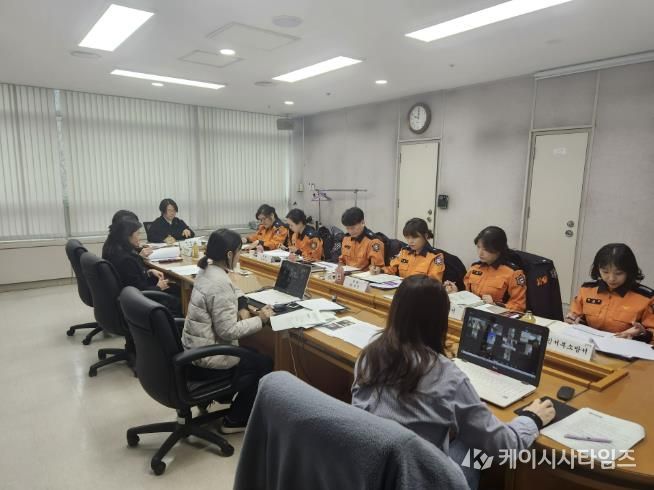용인특례시는 설 연휴 기간 중 응급의료 공백을 최소화하기 위해 응급의료협의체 간담회를 개최했다