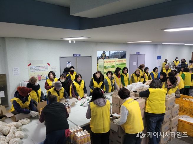 설명절 재가노인 식사배달 지원 대상자 떡 나누기