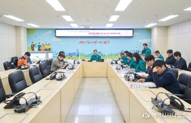 천안시가 12일 시청 재난안전상황실에서 안전관리실무위원회를 열고 ‘2026 천안 아우내봉화제’의 안전관리계획을 심의했다.