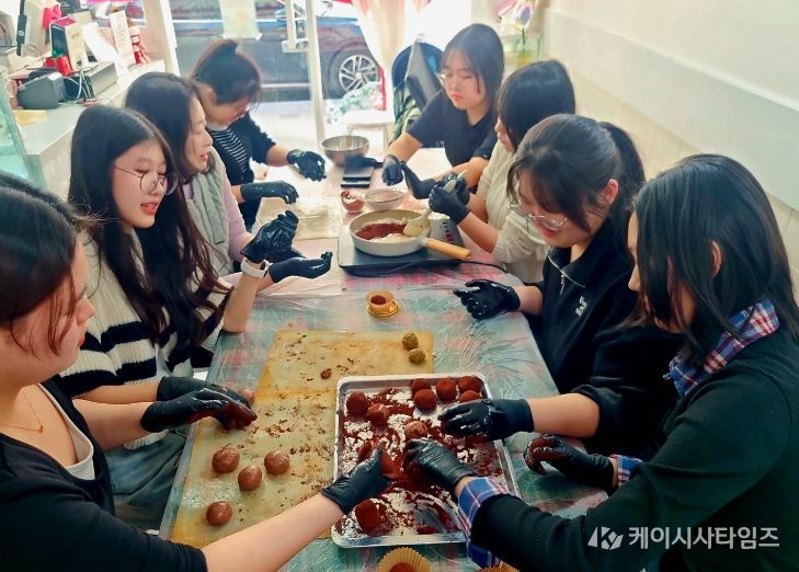 겨울방학 맞아 ‘두바이 쫀득쿠키 만들기’ 진로체험