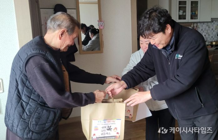 옹진군 백령면지역사회보장협의체, 설 명절 사랑 나눔 떡·간식 나눔