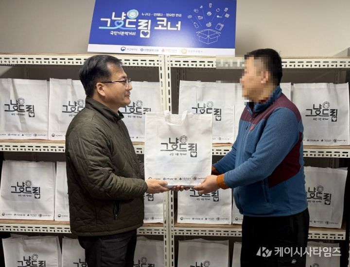 복지 사각지대 주민 대상 매월 2만 원 상당 먹거리·생필품 꾸러미 제공