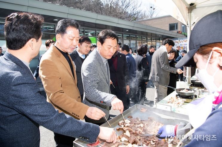 '한우와 우리밀을 담다' 구미로컬푸드 특판 행사(2025년 2월 28일)