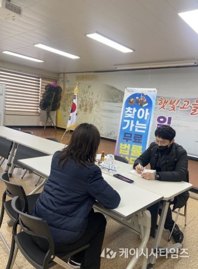 포항시는 26일 연일읍 행정복지센터에서 ‘찾아가는 법률상담’을 운영했다.