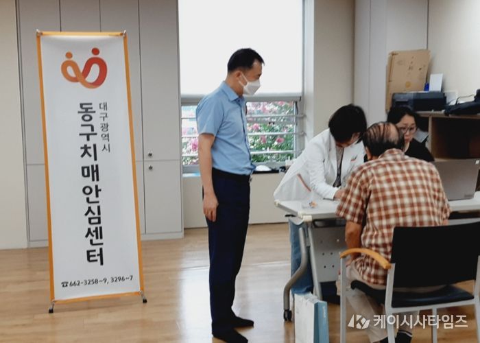 대구 동구보건소는 동 행정복지센터에 방문해 치매를 조기에 검진하는 ‘찾아가는 치매조기검진’을 3월부터 7월까지 시행한다. 작년도 찾아가는 치매검진 사진