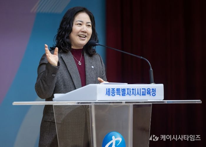 구연희 교육감 권한대행이 3일 소통・공감의 날 에서 당부 말씀을 하고 있다.