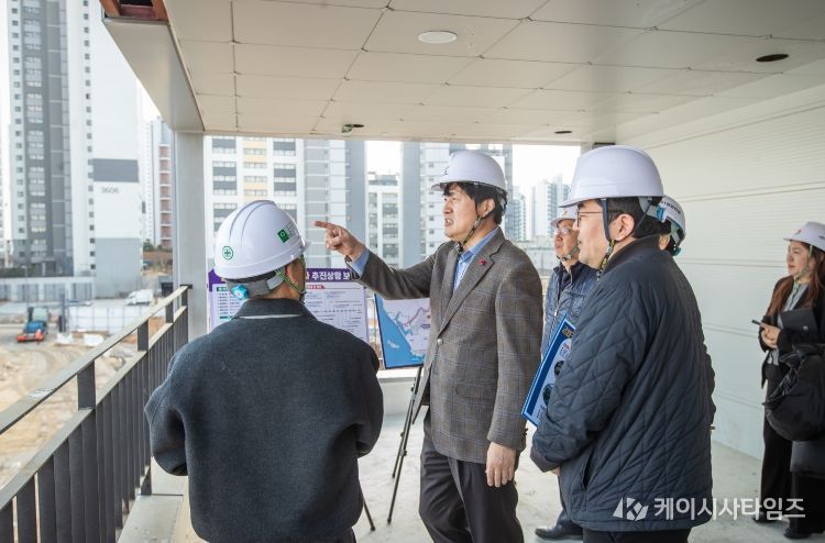 강범석 서구청장, 검단구 임시청사 현장 방문... “안전 최우선” 당부