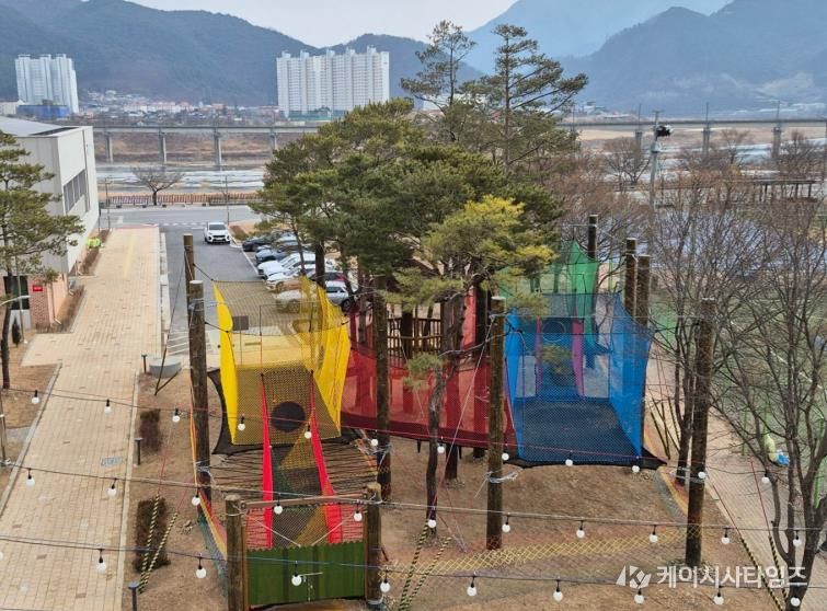 영월군 가족센터, 그물 놀이시설 설치... 어린이 놀이공간 확대