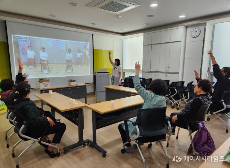 치매안심센터 쉼터 소규모 프로그램 운영사진