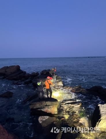 울산해경, 야간에 음주 후 바다에 빠진 익수자 2명 신속 구조