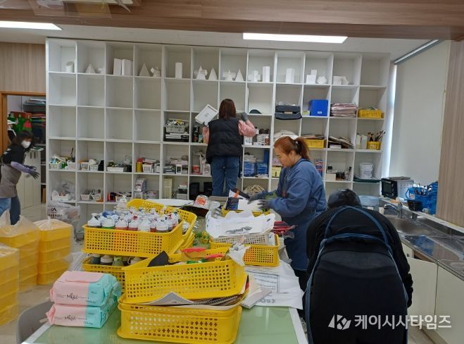 , 부석중 미술실 정리 지원