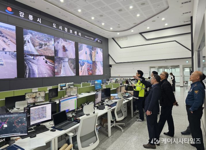 강릉시·강릉경찰서, 도시정보센터 기반 센터제어 교통신호 운영 합동훈련 실시