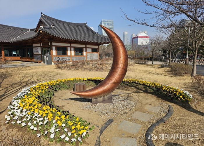 연수구시설안전관리공단, 봄꽃 식재로 공원녹지에 생기를 더하다