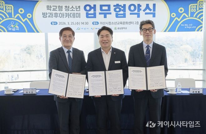 업무협약을 체결 후 기념 사진 촬영