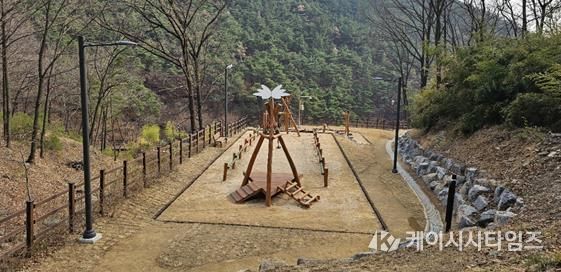 대구 동구청은 최근 대구 동구 도동 산49번지 일원 용암산성 산림휴양공원 내 숲길 정비사업을 완료했다.