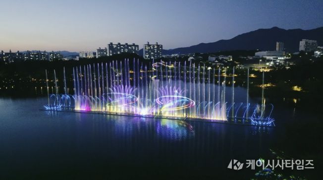 충주 호암지 음악분수, 봄밤 수놓는 야경 명소로 31일 개장