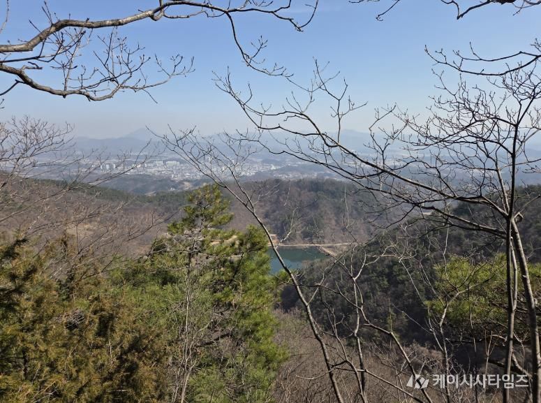 금산군 진악산 개삼터공원~물굴봉(관음봉) 구간 등산로에서 본 풍경