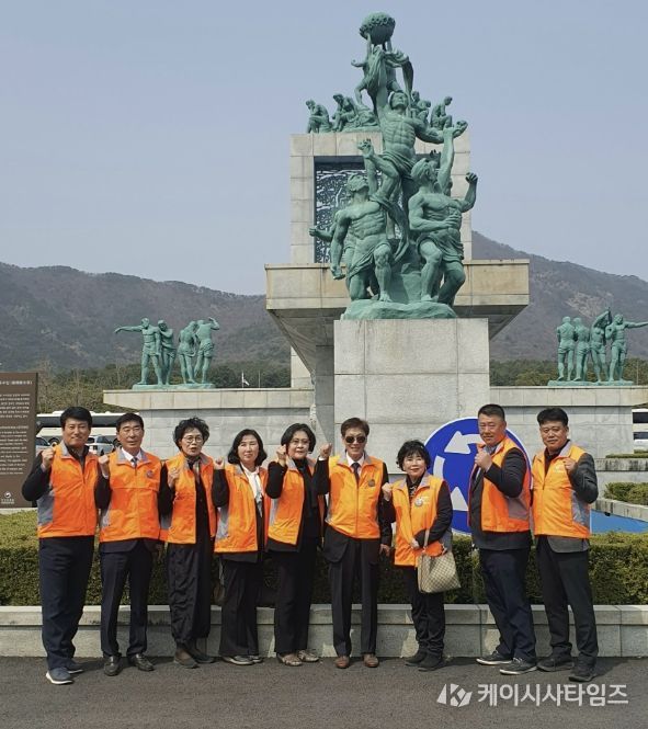 제11회 서해수호의날 행사에 참가한 태안군 자원봉사단 모습.