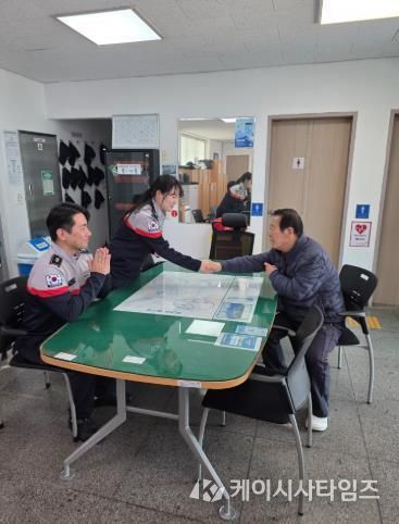 울진해경 경찰관 도움으로 70대 여성 건강 회복… 가족 “따뜻한 도움에 감사”