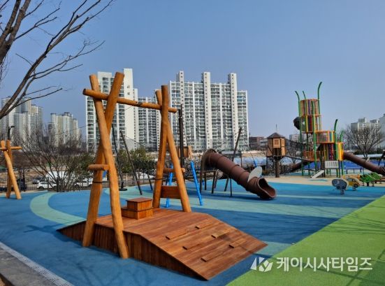 고령군, 다산면에 새롭게 조성한 ‘좌학공원 어린이놀이터 개장’