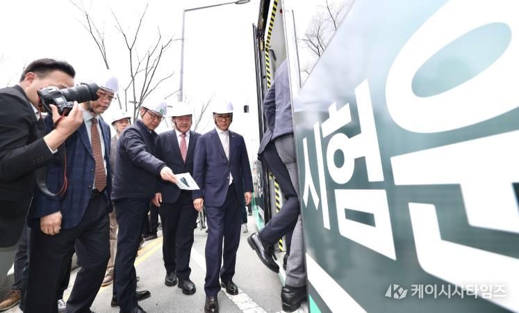 대전시의회 3칸 굴절차량 도로 시험 운행 현장 점검(조원휘 의장, 송인석 산업건설위원장)