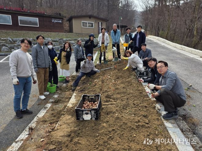 충주시시설관리공단, 식목일 맞이 문성자연휴양림 꽃 식재 행사 추진