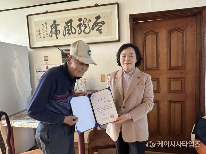 홍성군 구항면, 수선화 길 따라...참전 유공자 표창장 전수