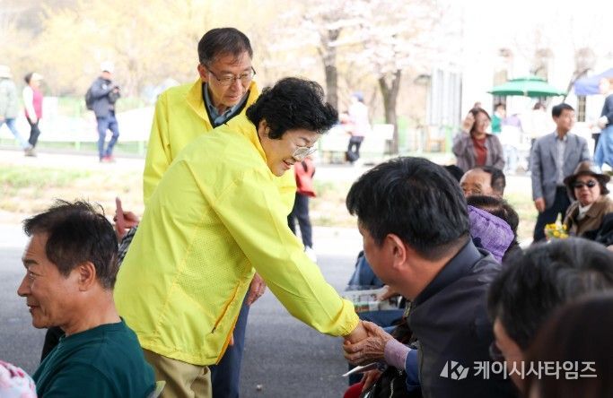 만개한 산수유와 함께한 봄, 제27회 이천백사산수유꽃축제 성황리 마무리