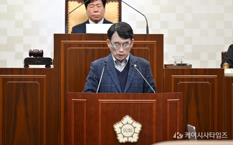 해운대구의회 김상수 의원이 제293회 임시회 본회의에서 5분 자유발언을 하고 있다.