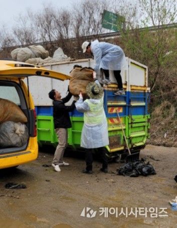 남양주시 진접오남행정복지센터, 농가와 함께 폐비닐 수거활동 전개