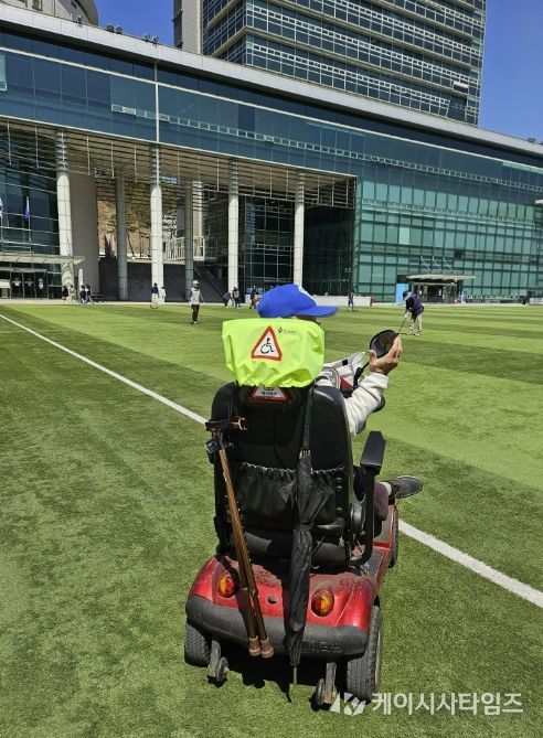 용인특례시가 취약계층의 전동보장구 안전용품 지원사업을 시행한다